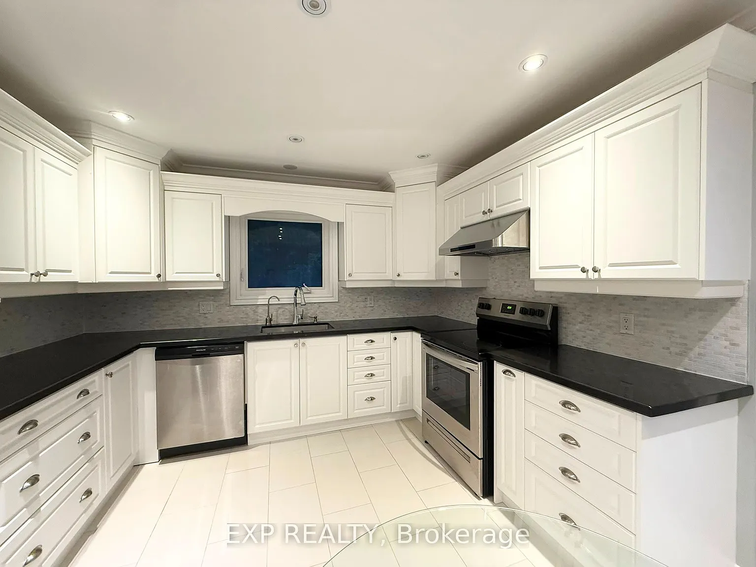 4 bed, $3,600 — Photo 3