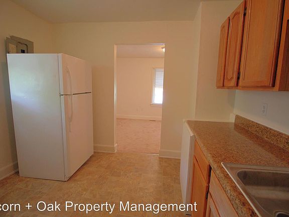 3rd image of 806 Cox Ave