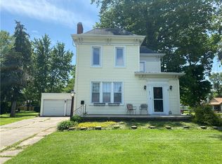 401 E 4th St, Pana, IL 62557