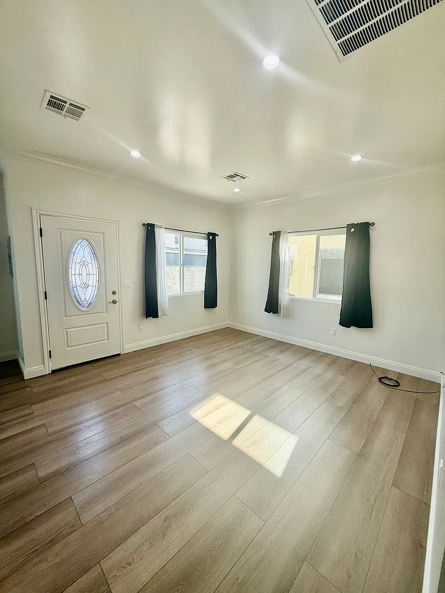 Building Photo - 4215 N La Rica Ave #A
