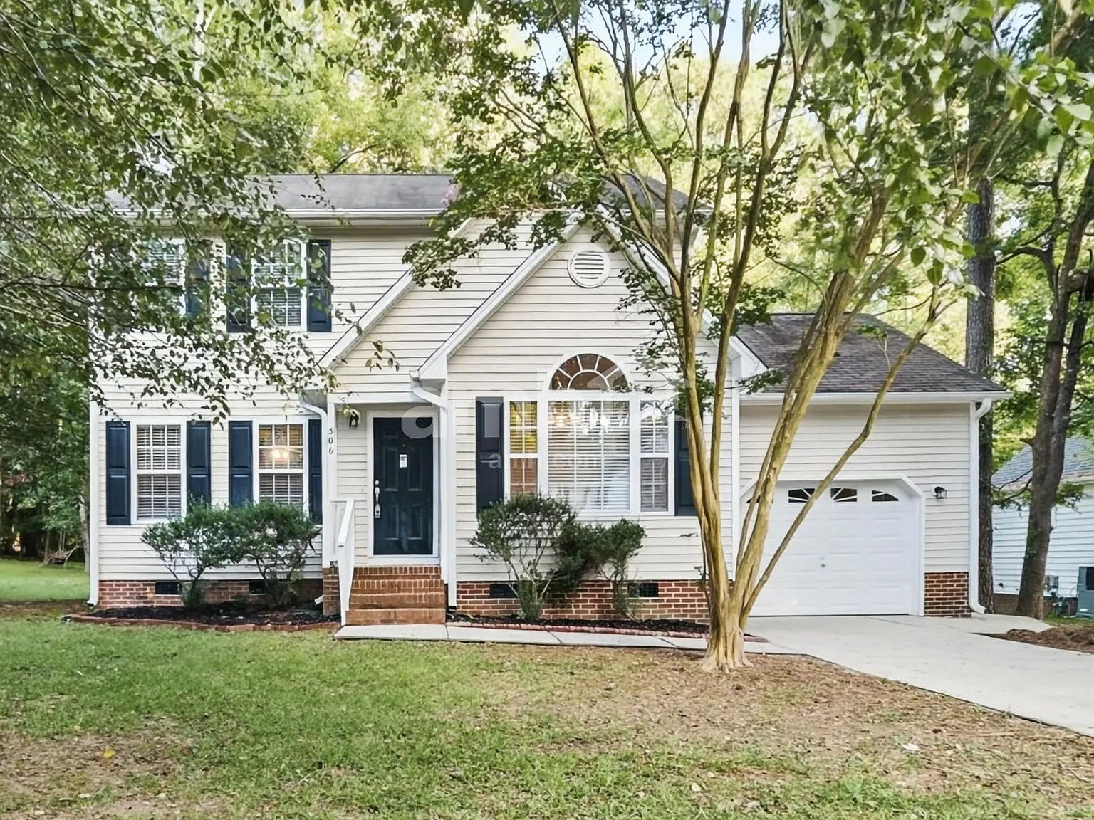 3 bed, 2.5 bath, 1605 sqft, $1,885 — Photo 1