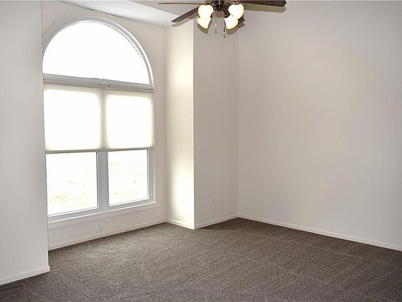 3rd image of 1311 N 133rd Ter