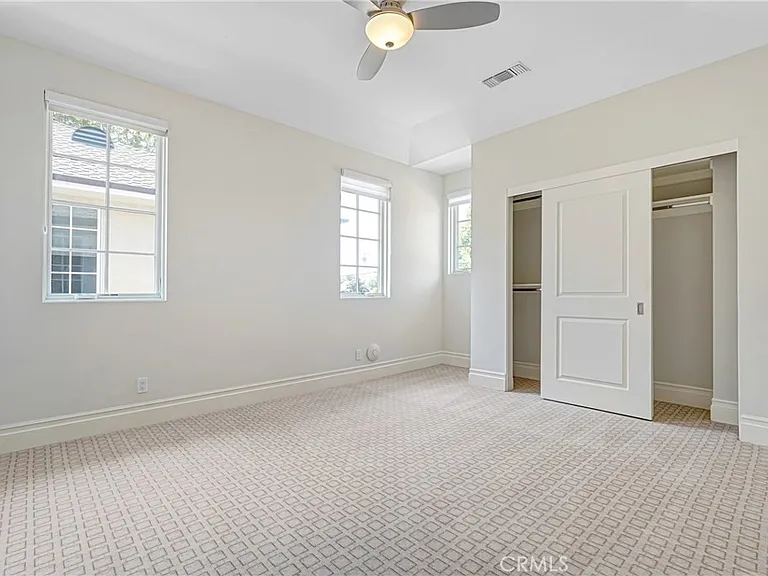 1714 W Oak St — Photo 31