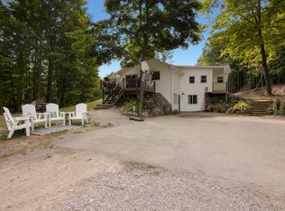 7870 E Obrien Rd, Lake Leelanau, MI 49653