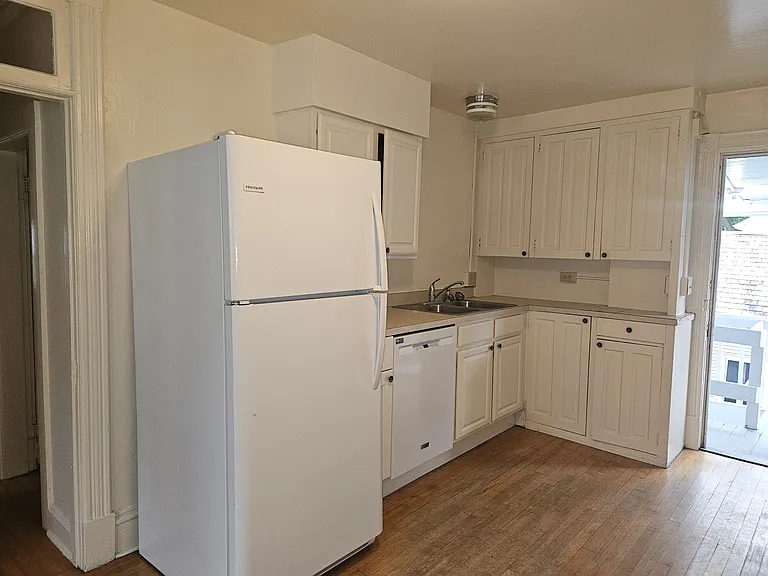 31 School St #4 — Photo 2