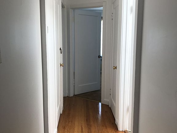 5th image of 284 Oriente St