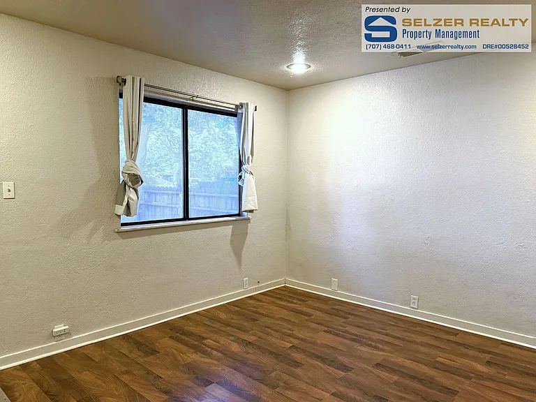 27 & 27 Betty St #A — Photo 2