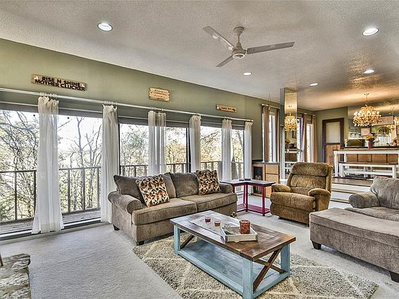 3rd image of 2 Greenbriar Ct