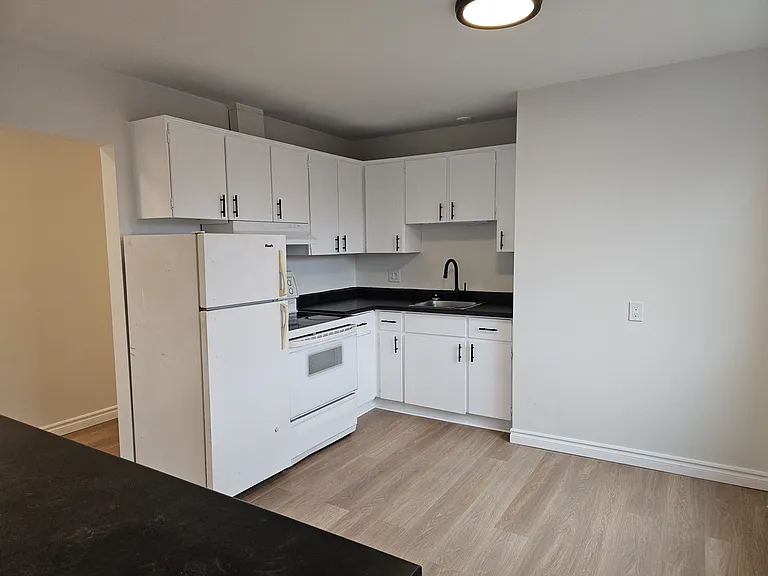 34 Carleton St S #7 — Photo 4