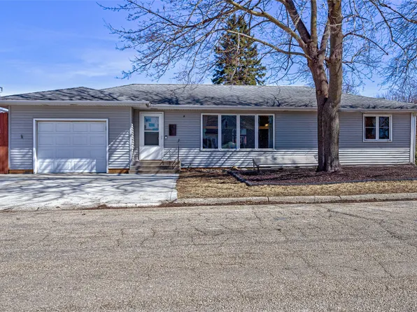 303 3rd Ave NE, State Center, IA 50247