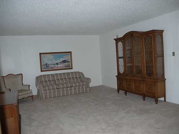 Living or dining room