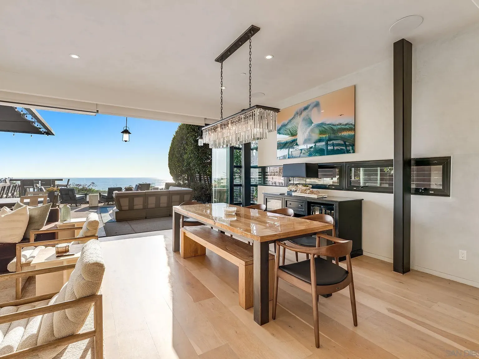 3 bed, 5.0 bath, 4350 sqft, $50,000 — Photo 3