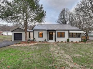 615 Pine Hill Rd, Elizabethton, TN 37643