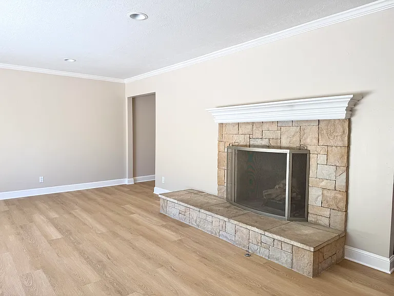 1261 San Fernando Dr — Photo 4