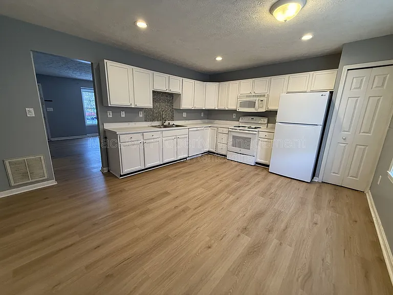 10500 Boxmeer Ct — Photo 7