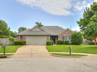 913 N Redbud St, Jenks, OK 74037