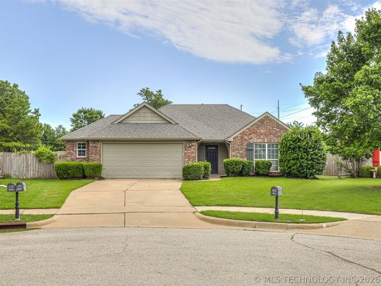 913 N Redbud St, Jenks, OK 74037