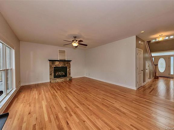 5th image of 134 Oasis Ln