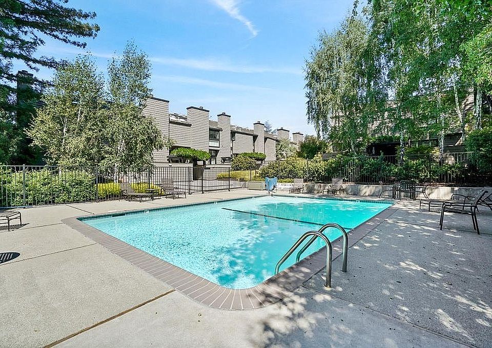 1st image of 226 Sand Hill Cir
