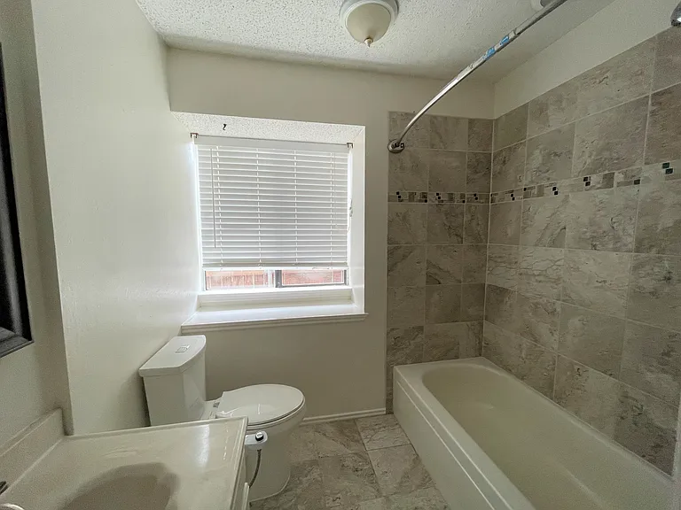 621 Phillips Dr — Photo 15
