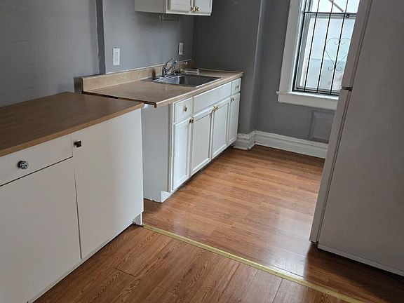 5th image of 437 53rd St APT D3