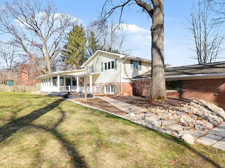 8841 Clark Rd — Photo 3