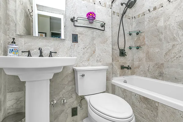 Sold by MJR Real Estate | media 33