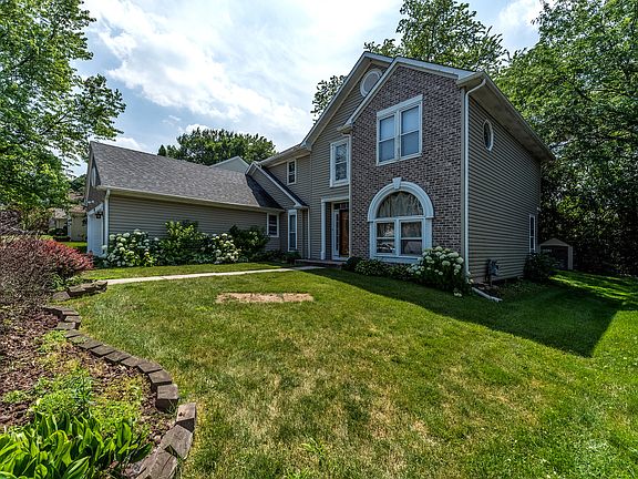 3rd image of 192 Southfield Dr