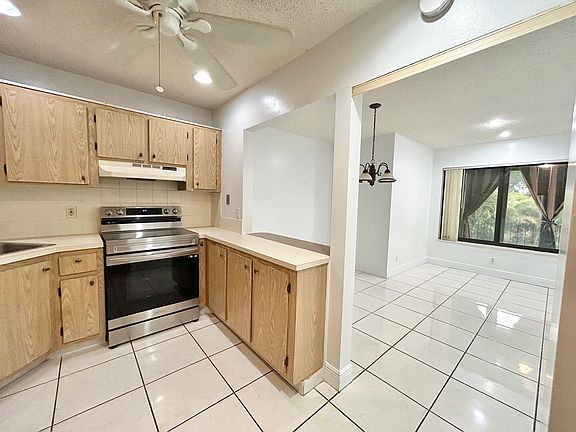 3rd image of 433 Pine Glen Lane #C2