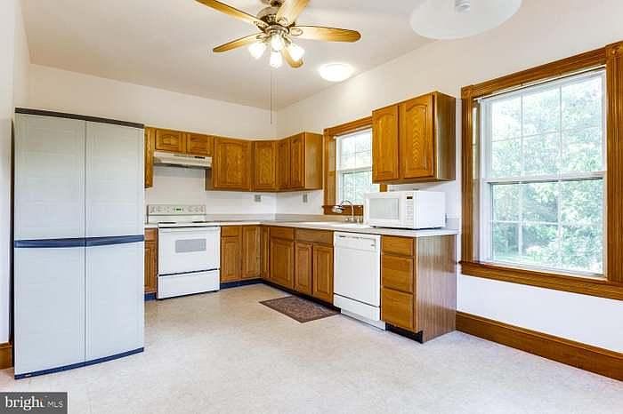 Full view Kitchen w/ fridge and microwave