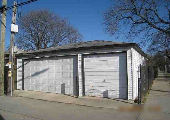 4th image of 4200 N Moody Ave