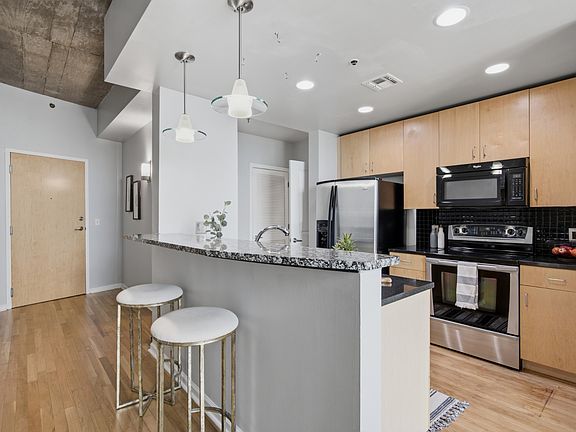 4th image of 415 Church St APT 2411