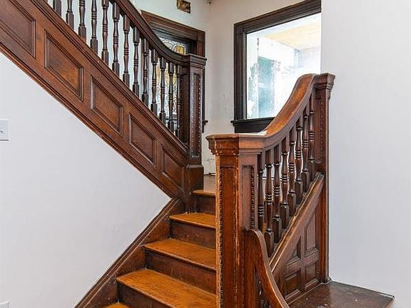 5th image of 199 E Loudon Ave #204