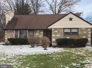 2040 Pioneer Rd, Huntingdon Valley, PA 19006