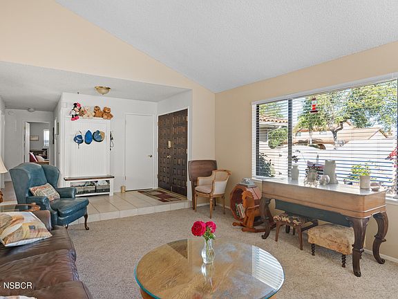 5th image of 586 Meadowbrook Dr