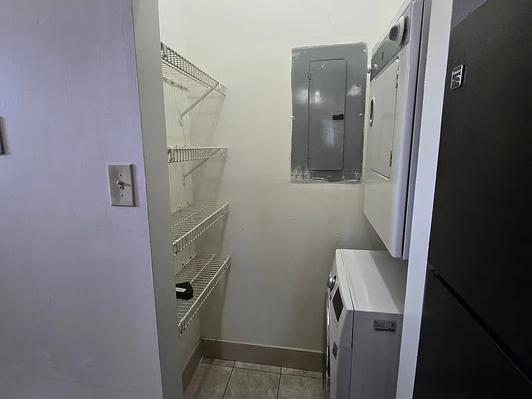 1901 E Franklin St — Photo 16