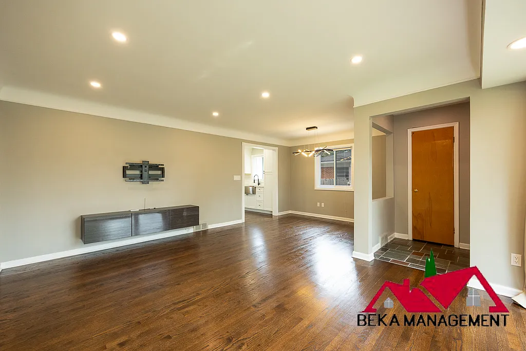 3 bed, 1.5 bath, 1222 sqft, $2,750 — Photo 3