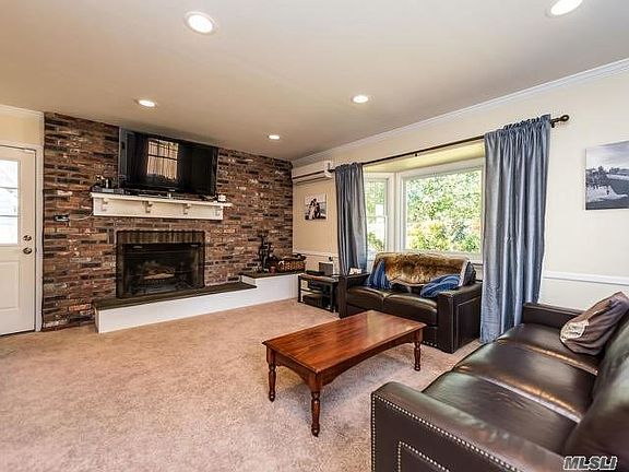5th image of 128 Radcliff Dr