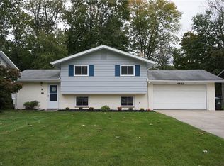 4981 Berkshire Dr, North Olmsted, OH
