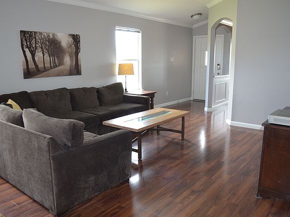 4th image of 215 Paddington Way