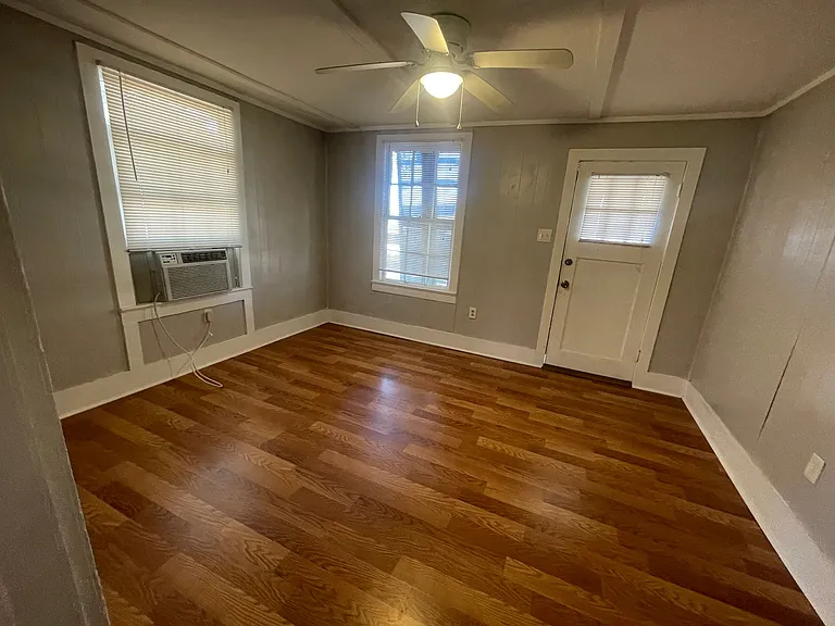 304 Reagan St — Photo 4