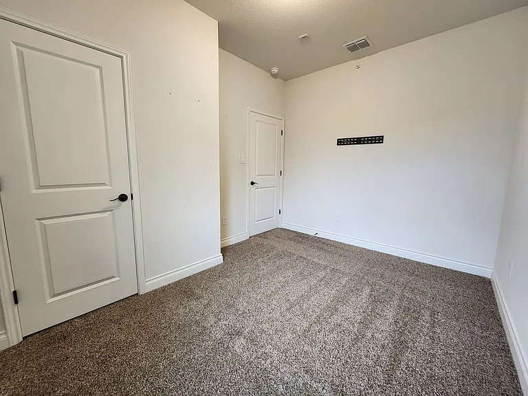 340 Untermaier St — Photo 14