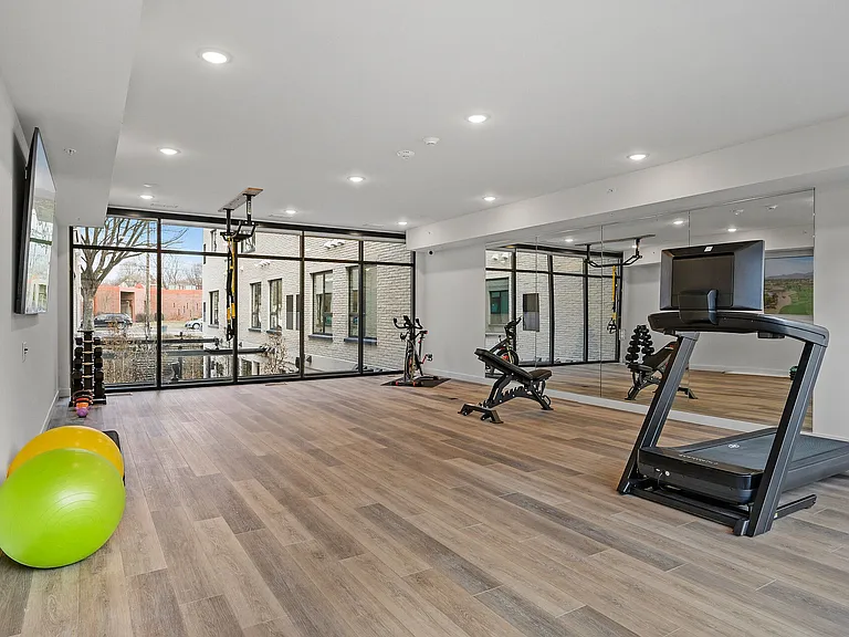 Olive Apartments — Photo 8