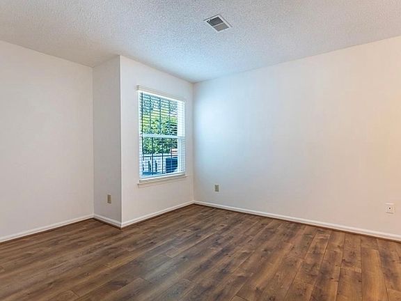 4th image of 101C Windsor Ln
