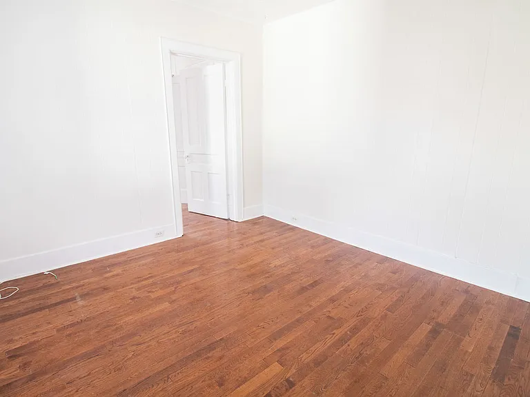 109 Niagara St #1 — Photo 6
