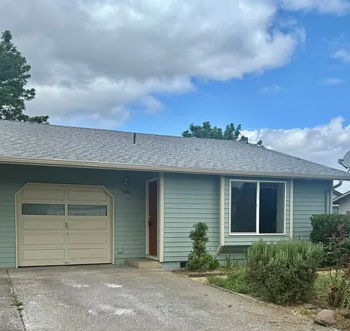 3996-3998 SE Linn Ave Photo 1