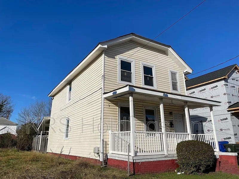 3 bed, 2.0 bath, 1454 sqft, $1,295 — Photo 2