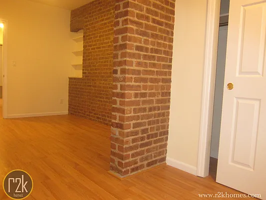 Rented by Realty 2000 Corp | media 11
