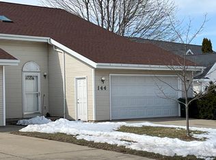 144 Desplaine Rd, De Pere, WI 54115