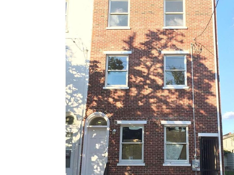 1st image of 607 E 7th St